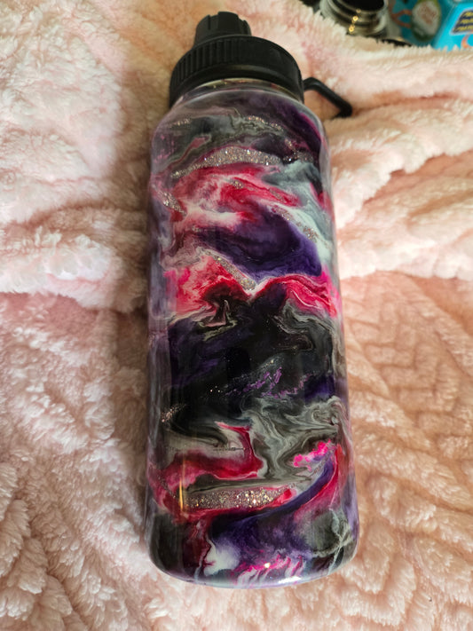 #17 32oz hydro Tricia d